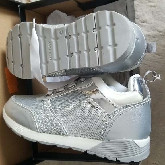 Sneakers for women - Picture 12 of 16